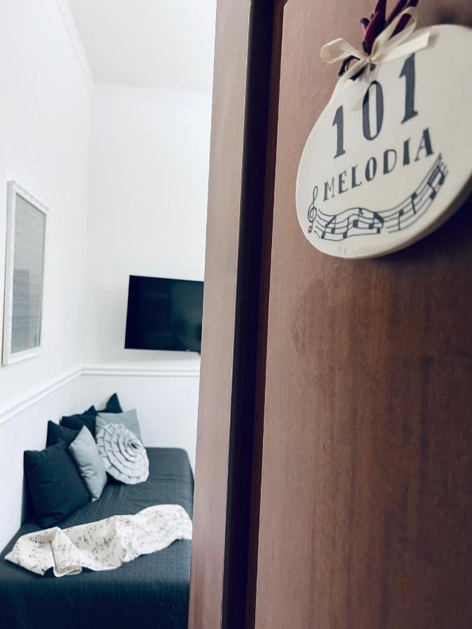 Miluar - Centro Storico - Lungo La Via Della Musica Bed & Breakfast Наполи Екстериор снимка