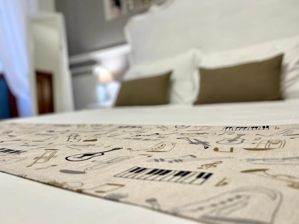 Miluar - Centro Storico - Lungo La Via Della Musica Bed & Breakfast Наполи Екстериор снимка